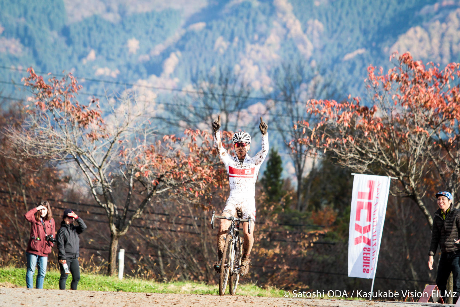 http://www.cyclocross.jp/news/JCX5_Iiyama/7D1_1263.jpg