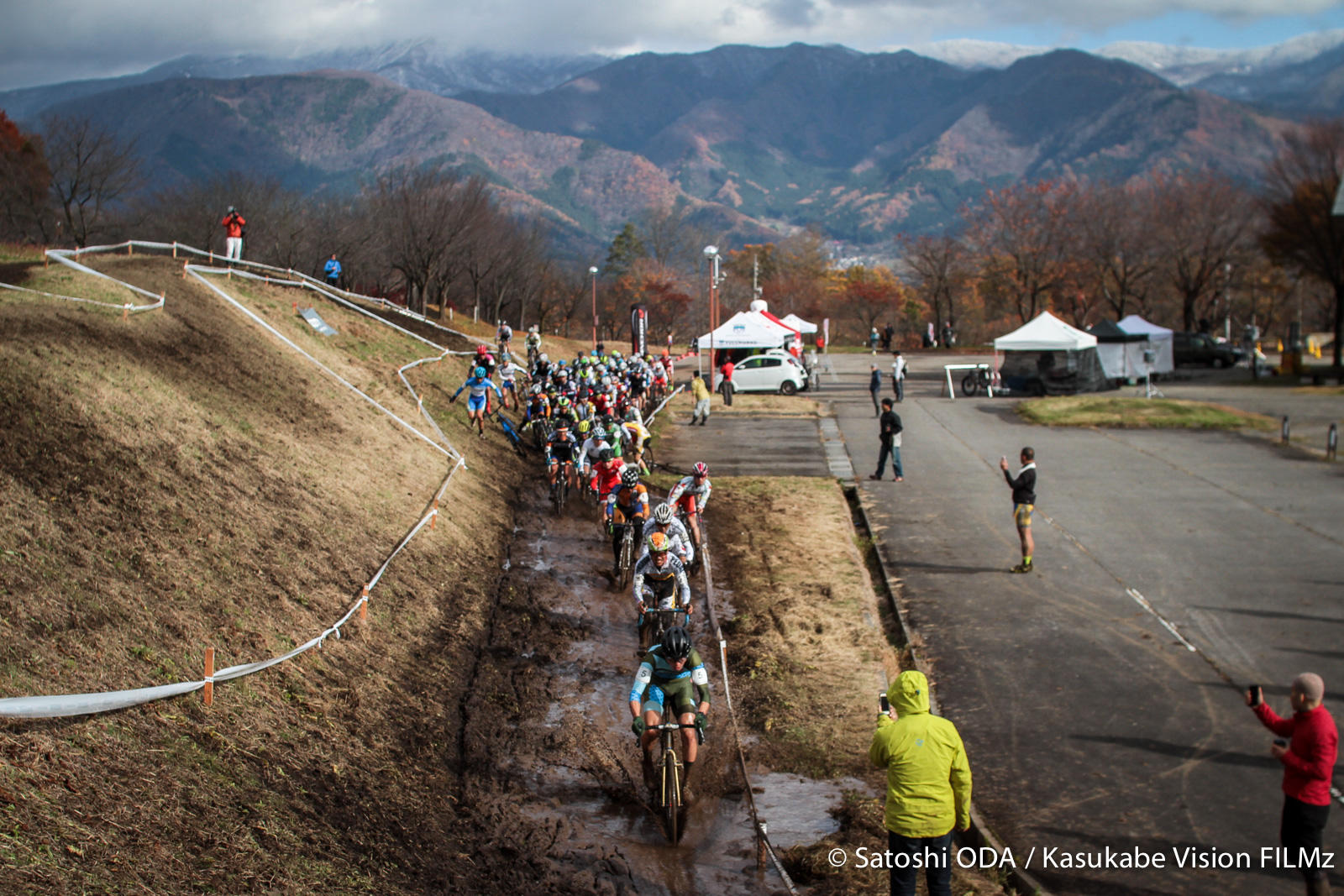 http://www.cyclocross.jp/news/JCX5_Iiyama/7D2_0267.jpg