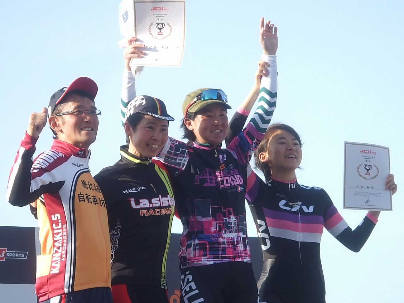 http://www.cyclocross.jp/results/JCXwomen2015-6.JPG