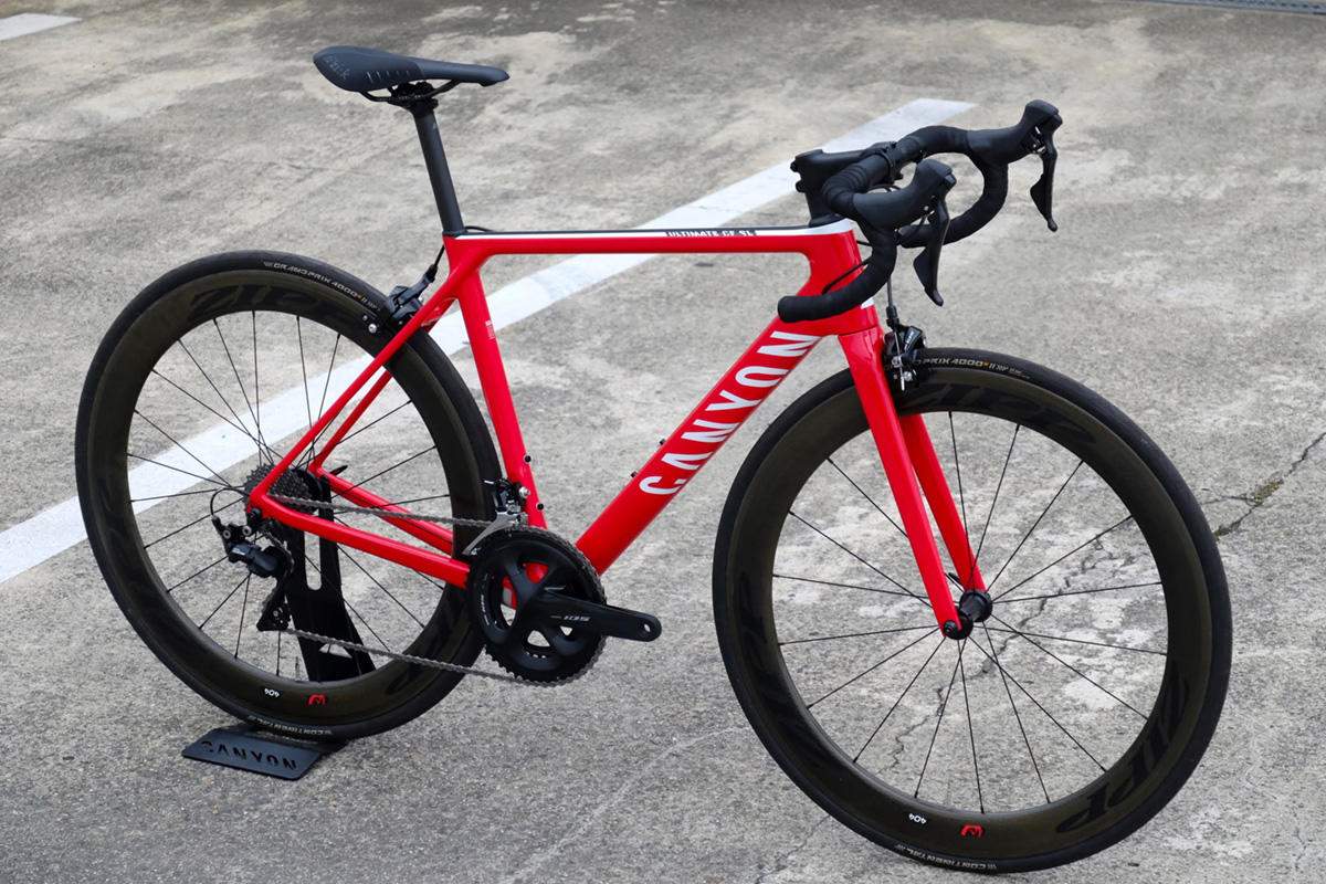 新型アルティメットCF SL 7.0 カチューシャレッドカラー