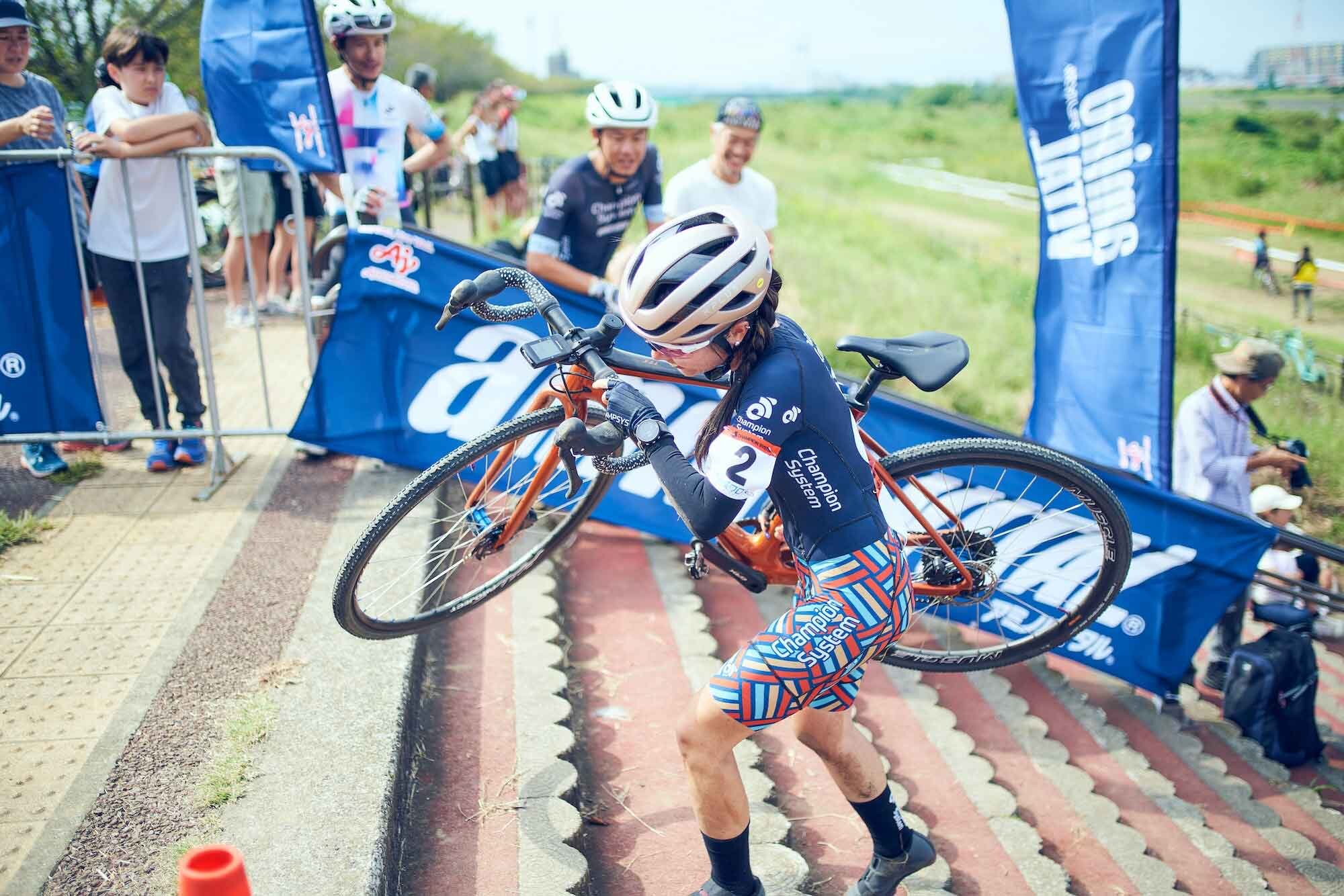 CXスーツ3キャンペーン:極上のフィット感を実現するセットインスリーブ