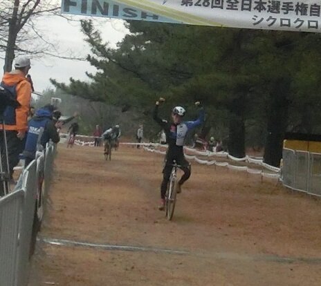 https://www.cyclocross.jp/news/M40finish.JPG