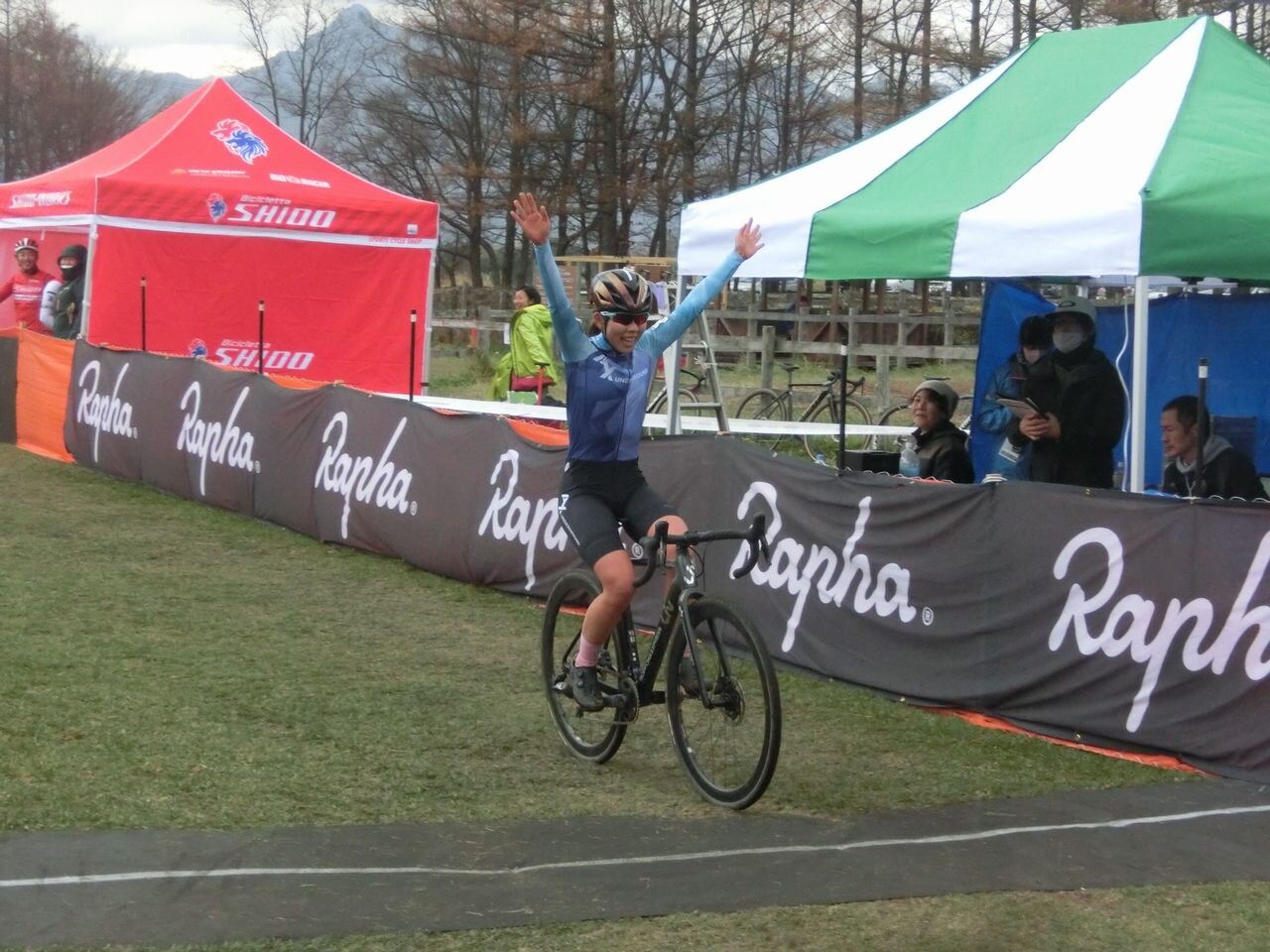 https://www.cyclocross.jp/news/WE1finish.jpg