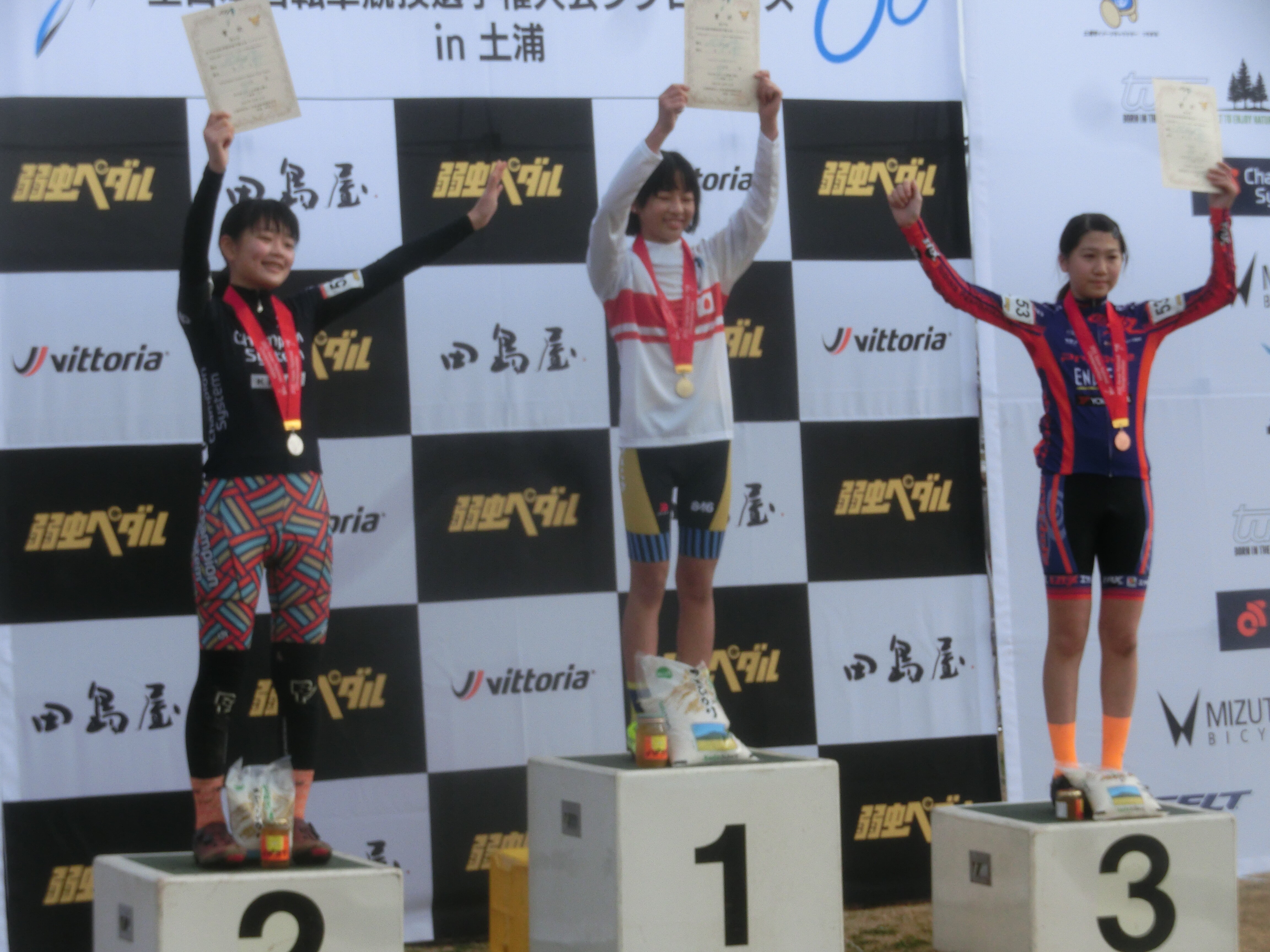 https://www.cyclocross.jp/news/WU15.JPG