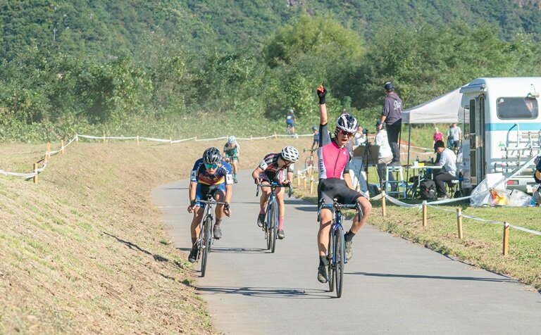 https://www.cyclocross.jp/news/a4a2bffb78e02fd41298bb38711cec9c6fb1ac29.jpg