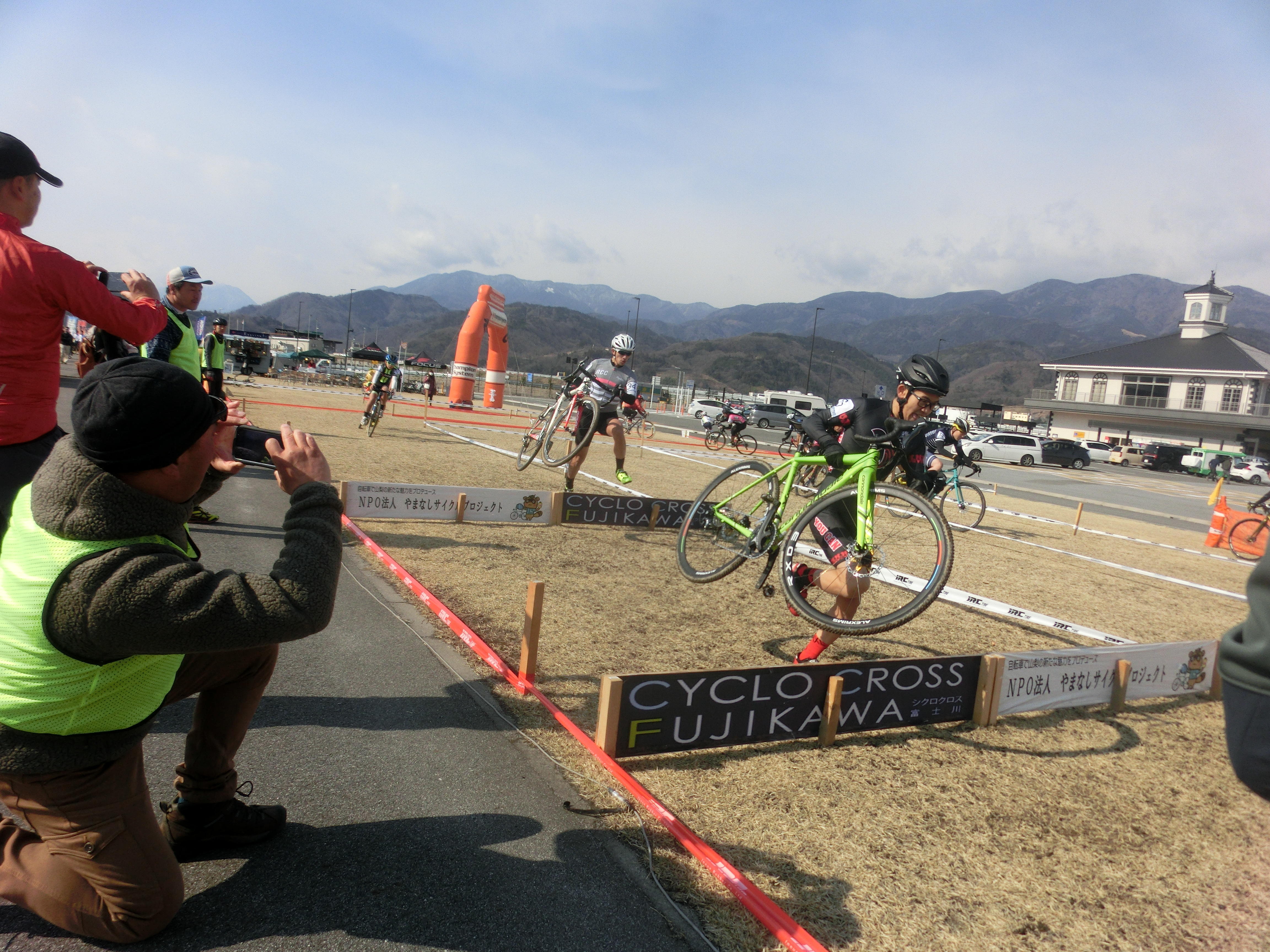 https://www.cyclocross.jp/news/bb5dac24db5c7e66f38e2746d83eb481cfd91b55.JPG