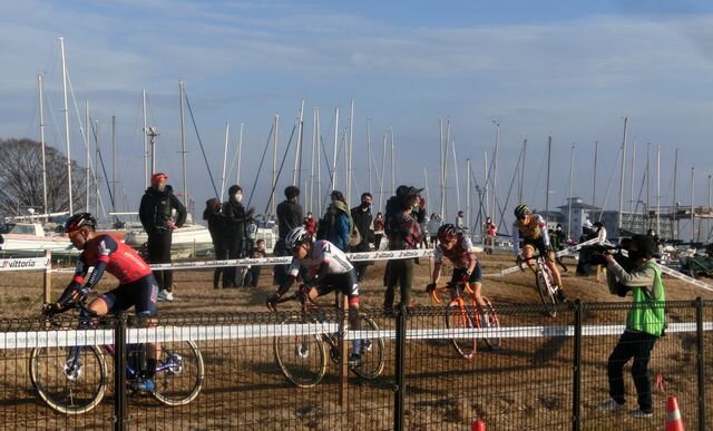 https://www.cyclocross.jp/news/eliterace1.JPG