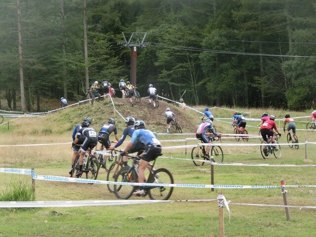 https://www.cyclocross.jp/news/nobori.JPG