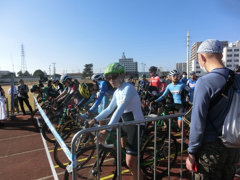 https://www.cyclocross.jp/news/start.JPG