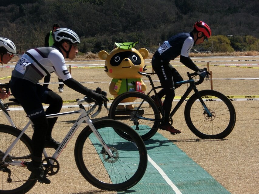 https://www.cyclocross.jp/news/tanuki.jpg